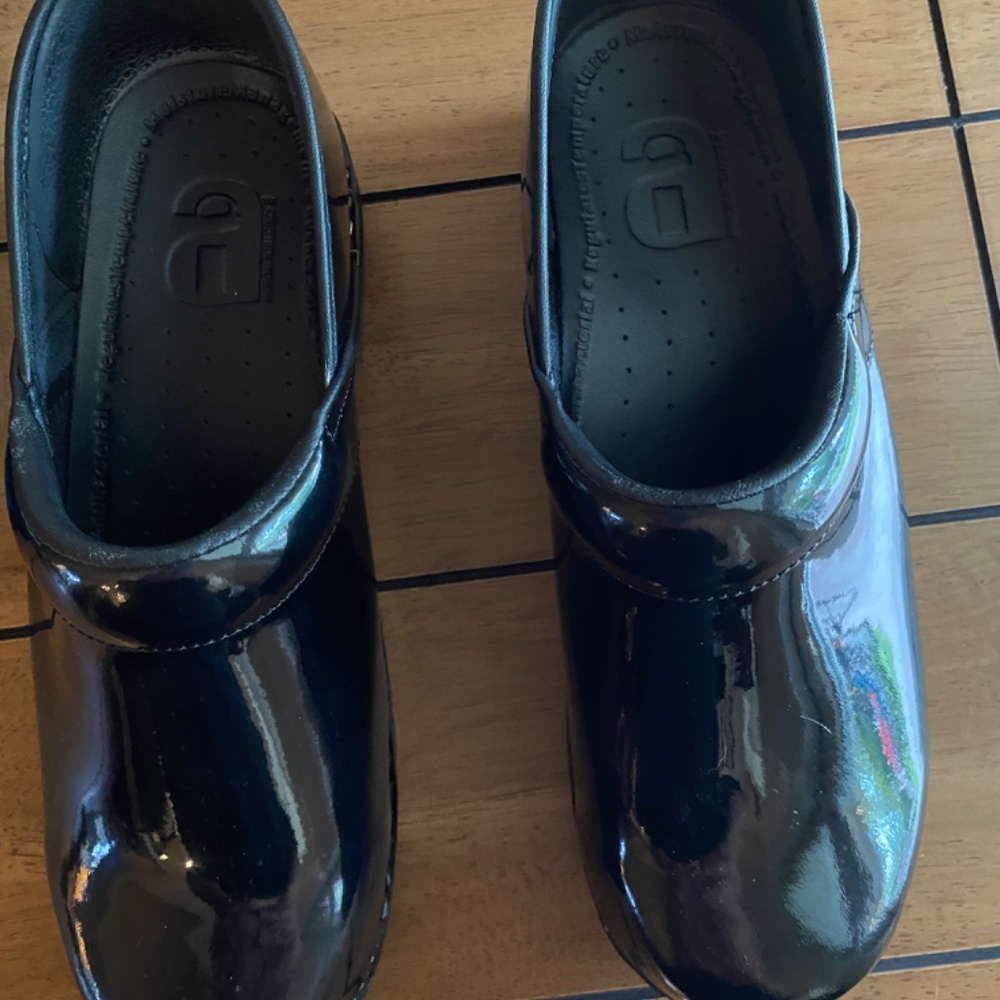 Black Patent Clogs Size 39 (8.5-9) by Artificial Intelligence Like Dansko NIB - Picture 6 of 6